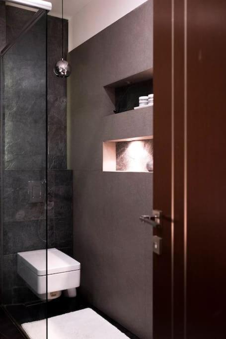 Evergreen - Old Town Spacious Stylish Apartment With Ac And One And A Half Bath, Baby & Kid- Friendly 布拉迪斯拉发 外观 照片