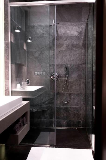 Evergreen - Old Town Spacious Stylish Apartment With Ac And One And A Half Bath, Baby & Kid- Friendly 布拉迪斯拉发 外观 照片