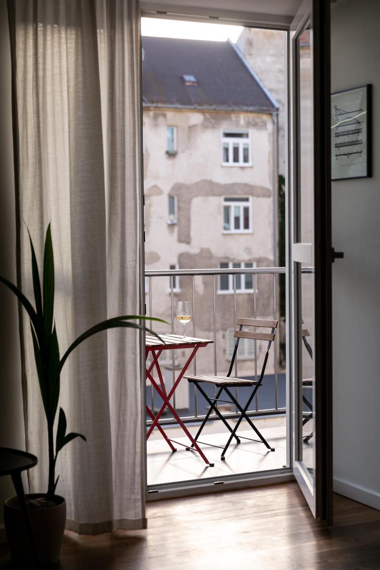 Evergreen - Old Town Spacious Stylish Apartment With Ac And One And A Half Bath, Baby & Kid- Friendly 布拉迪斯拉发 外观 照片